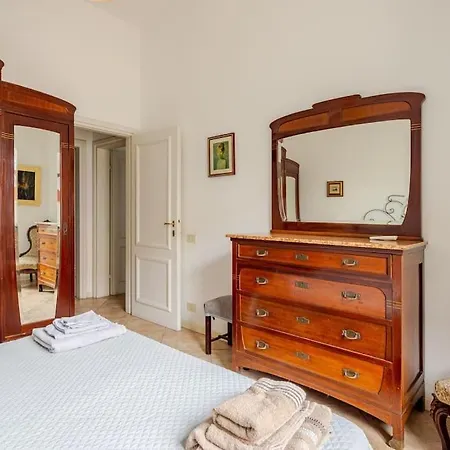 Spaziosa Casa Con Giardino E Dependance