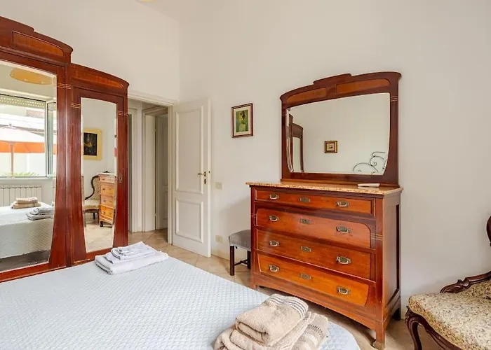 Spaziosa Casa Con Giardino E Dependance