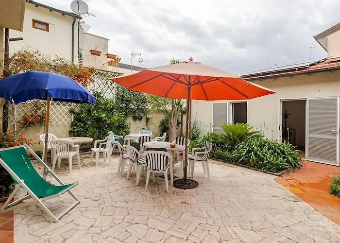 Spaziosa Casa Con Giardino E Dependance * Viareggio