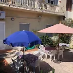 Semesterbostad Spaziosa Casa Con Giardino E Dependance Viareggio