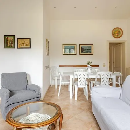 Spaziosa Casa Con Giardino E Dependance