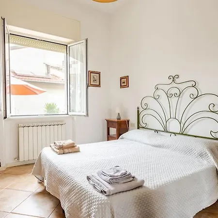 בית נופש Spaziosa Casa Con Giardino E Dependance