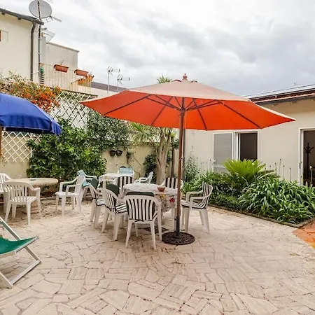 Spaziosa Casa Con Giardino E Dependance * ヴィアレッジョ