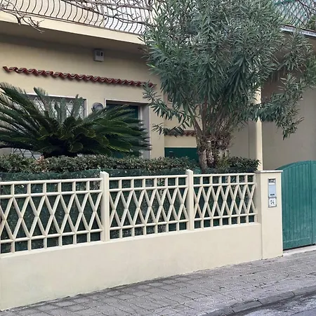 Spaziosa Casa Con Giardino E Dependance بيت للعطل