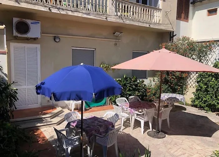 بيت للعطل Spaziosa Casa Con Giardino E Dependance فياريجيو