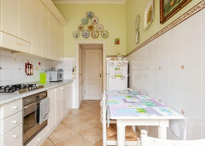 Spaziosa Casa Con Giardino E Dependance * В'яреджо