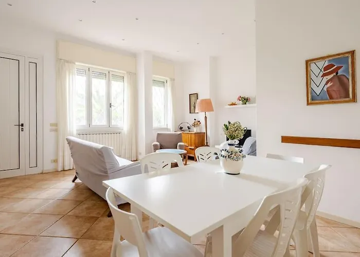 بيت للعطل Spaziosa Casa Con Giardino E Dependance فياريجيو