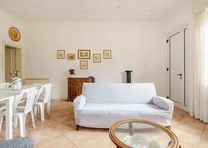 Spaziosa Casa Con Giardino E Dependance