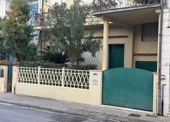 Spaziosa Casa Con Giardino E Dependance Будинок відпочинку *